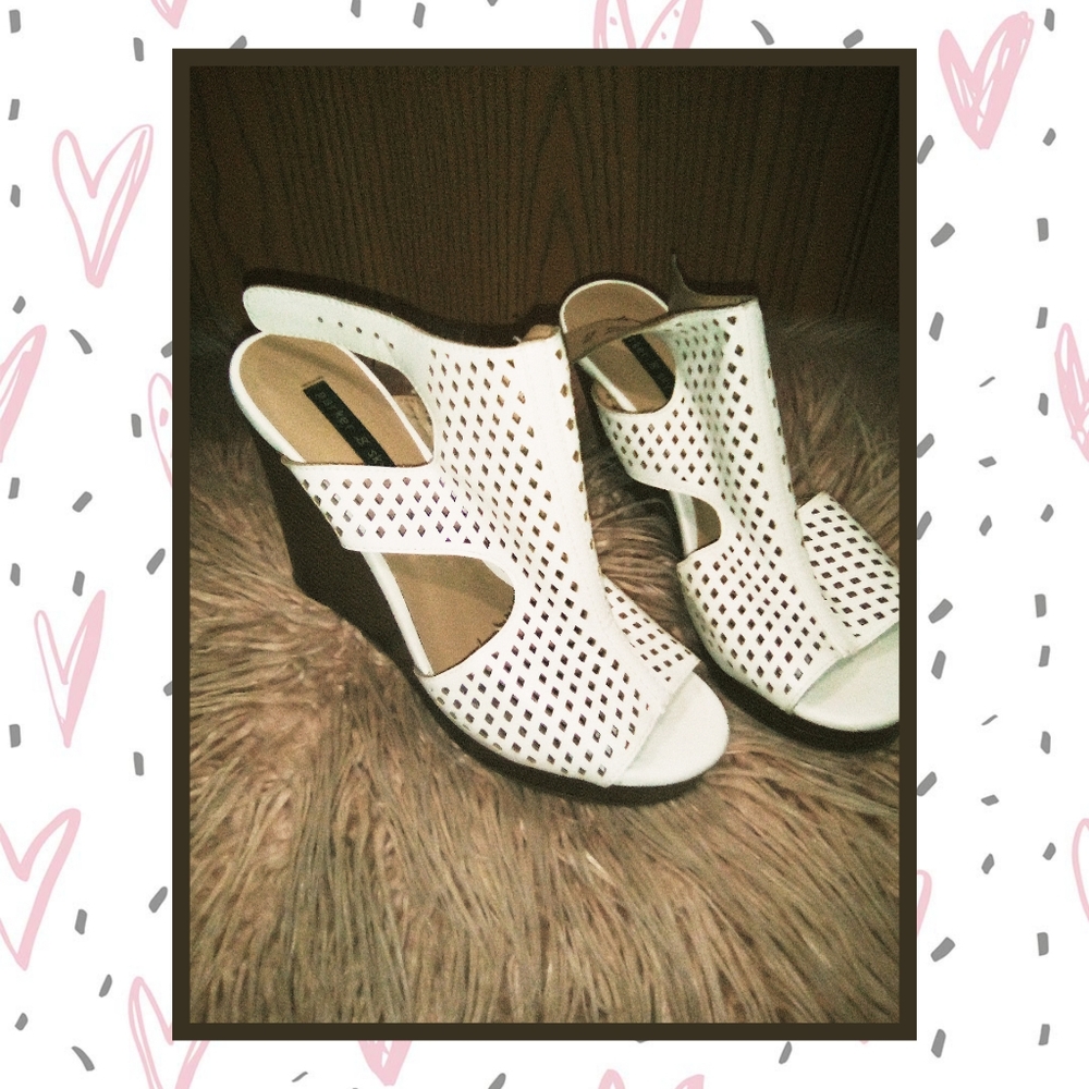 Parker and sky perforated wedges